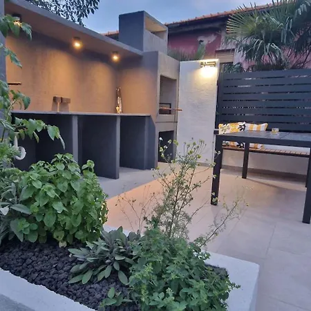 Private Fenced Garden With Bbq Area Minutes From The - Urban Secret Kantrida