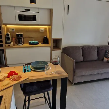 Apartman Private Fenced Garden With Bbq Area Minutes From The - Urban Secret Kantrida