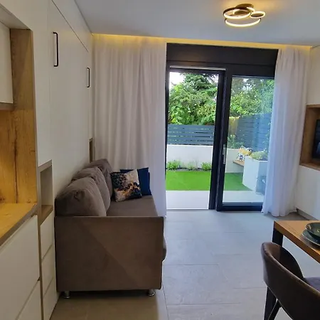 Private Fenced Garden With Bbq Area Minutes From The - Urban Secret Kantrida 아파트 리예카