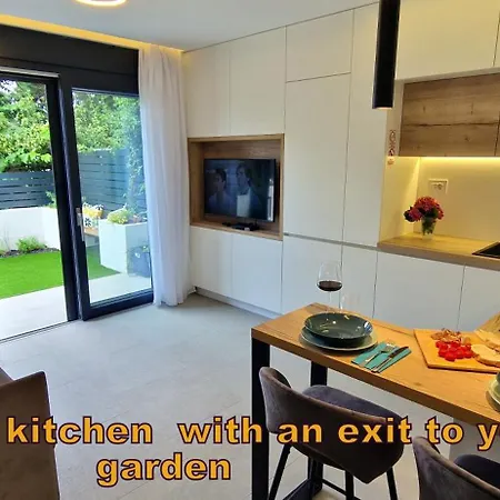 Private Fenced Garden With Bbq Area Minutes From The - Urban Secret Kantrida
