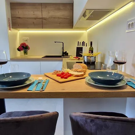 아파트 Private Fenced Garden With Bbq Area Minutes From The - Urban Secret Kantrida *