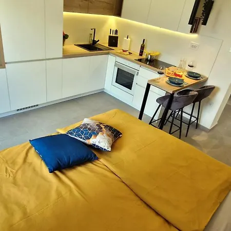 아파트 Private Fenced Garden With Bbq Area Minutes From The - Urban Secret Kantrida *
