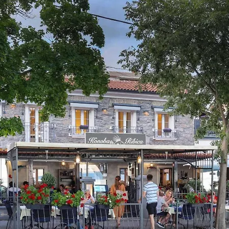 Private Fenced Garden With Bbq Area Minutes From The - Urban Secret Kantrida Rijeka