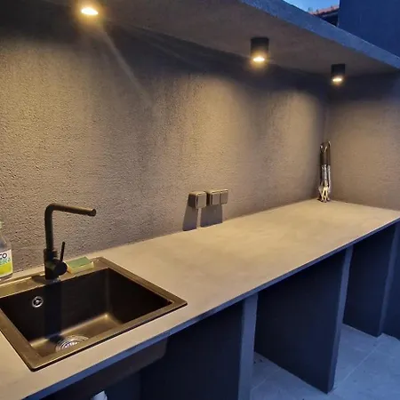 Appartement Private Fenced Garden With Bbq Area Minutes From The - Urban Secret Kantrida Rijeka