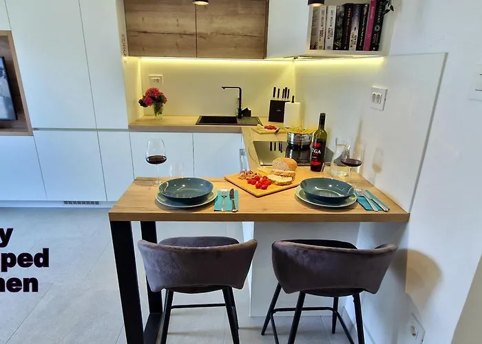 Private Fenced Garden With Bbq Area Minutes From The - Urban Secret Kantrida Apartment *